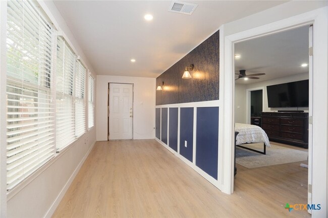 Building Photo - 621 Hackberry St