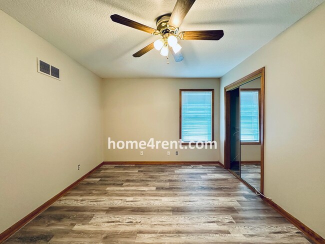 Building Photo - Spacious Four Bedroom Home in KCMO w/ Bran...