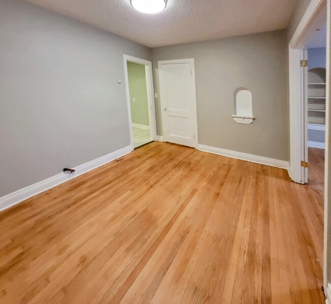 Building Photo - 11th St