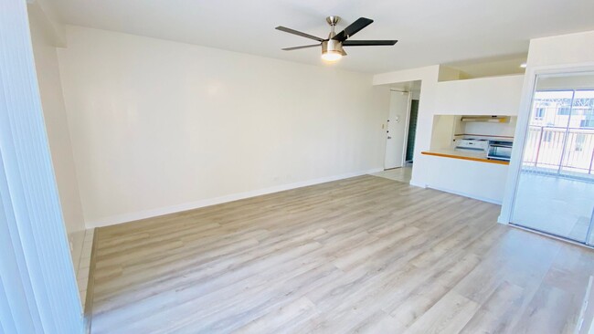 Building Photo - Newly renovated 2bedroom unit in metro Hon...