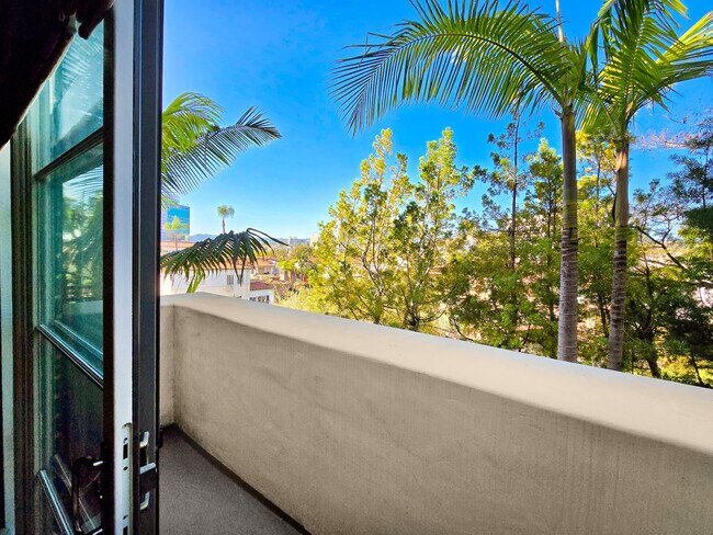 Building Photo - 10795 Wilshire Blvd