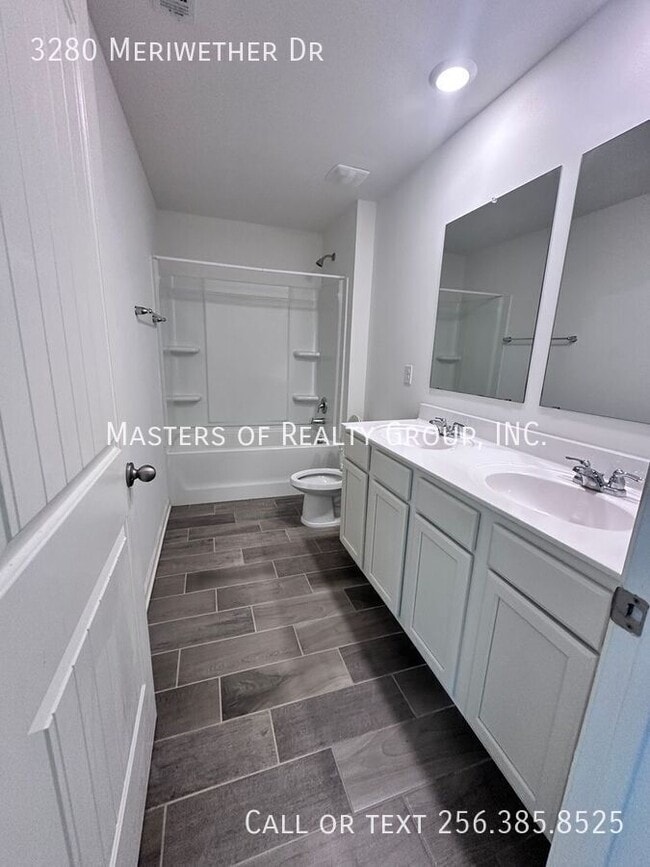 Building Photo - 3280 Meriwether Dr