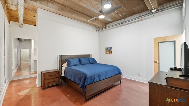 Building Photo - 222 Losoya St