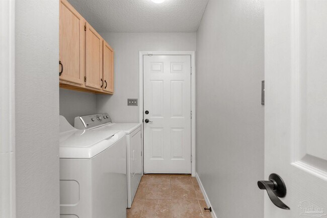 Building Photo - 6545 Fern St