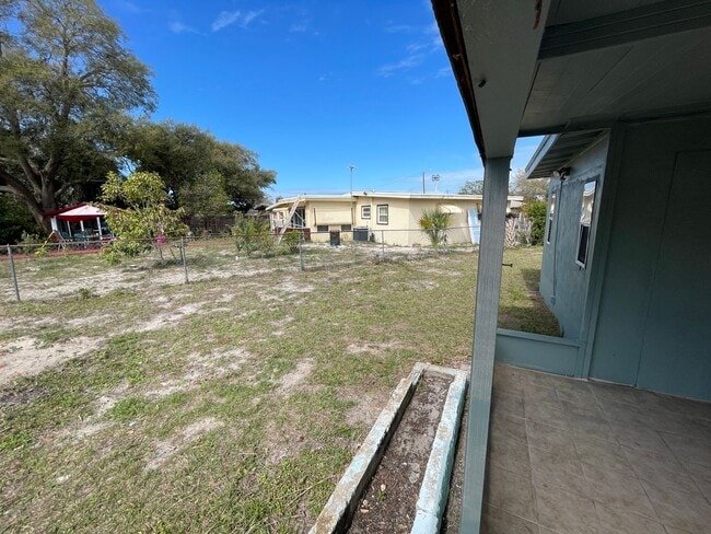 Building Photo - Corner Lot close to US 19