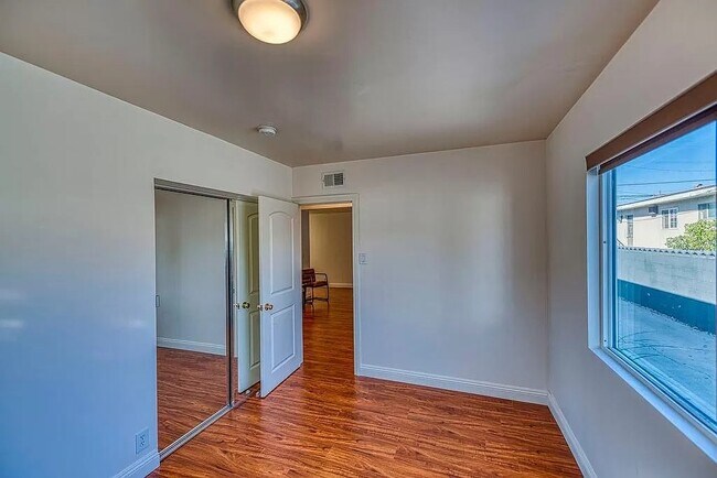 Building Photo - 1588 W 36th St
