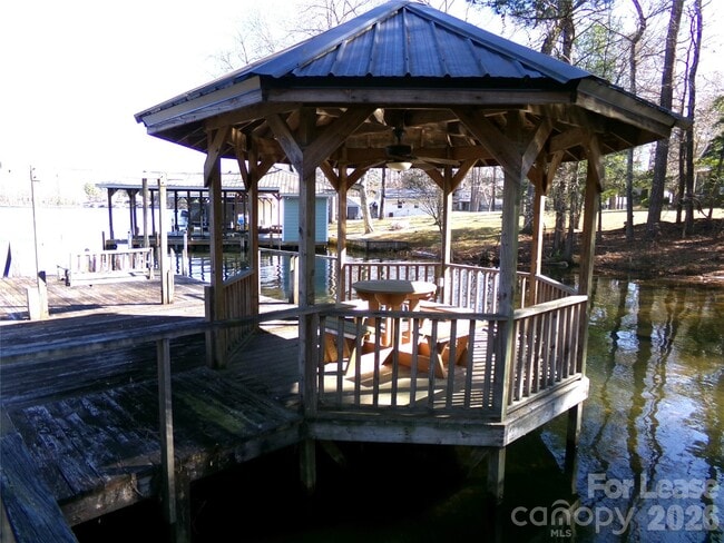 Building Photo - 869 Emerald Shores Rd