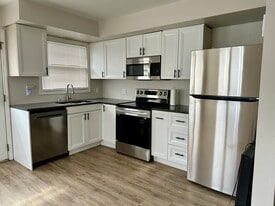 Building Photo - 226 Maple St