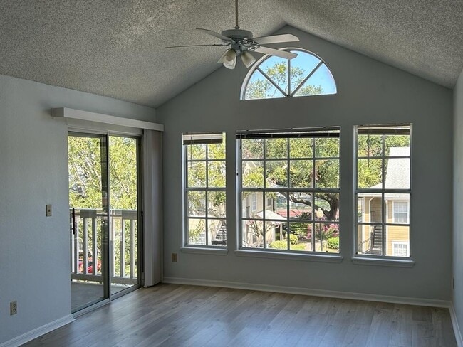 Building Photo - 1055 S Hiawassee Rd