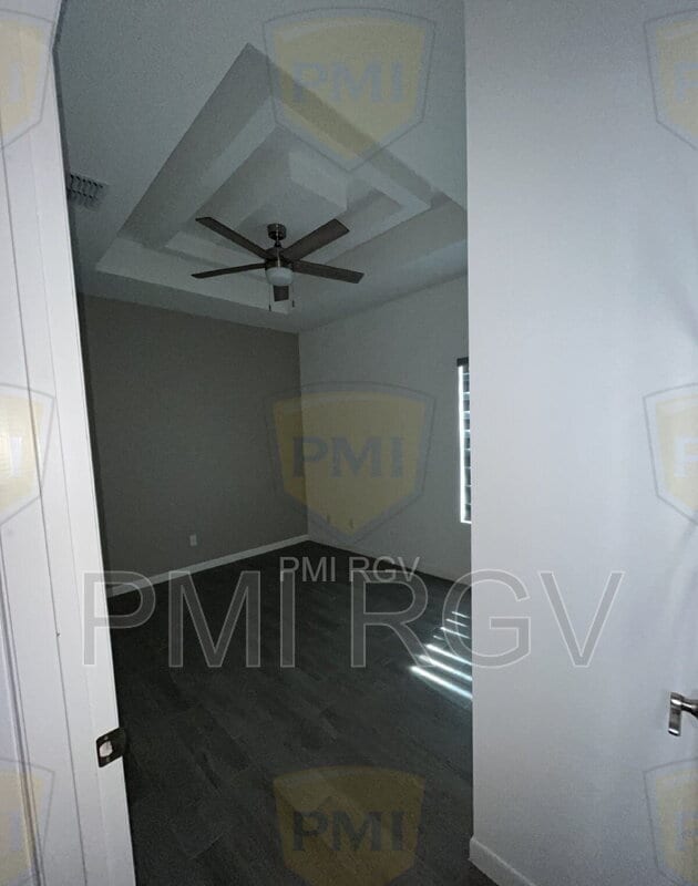 Building Photo - 805 W Garrison Dr