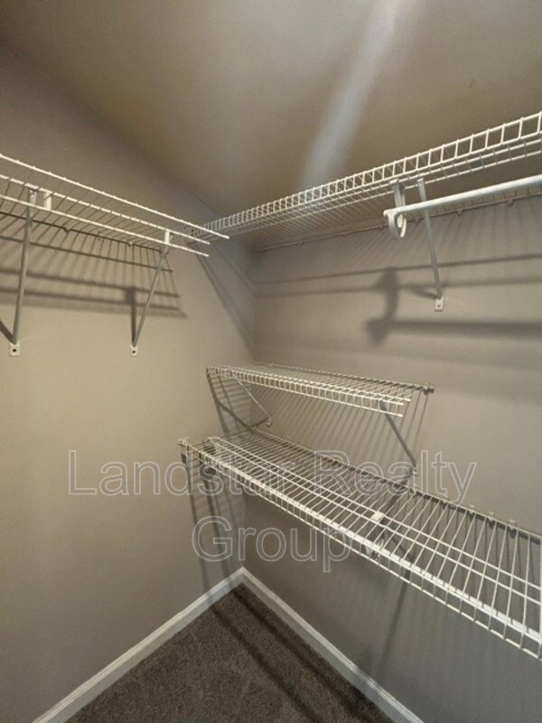 Building Photo - 2127 Grinstead Dr