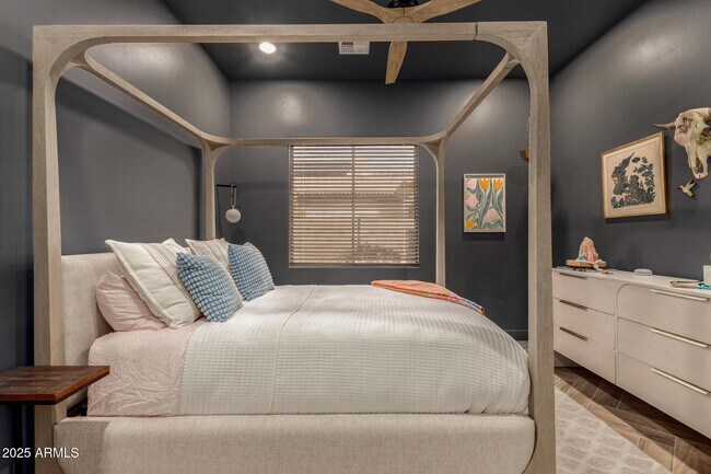 Building Photo - 10502 E Posada Ave