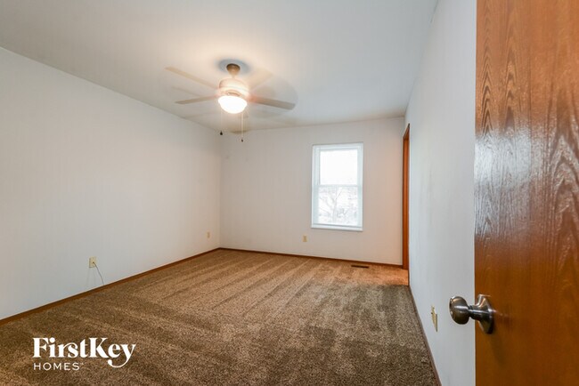 Building Photo - 210 Briar Valley Ct S
