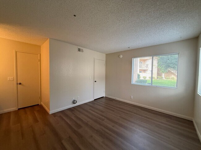 Building Photo - Downstairs Corner Condo in the Gated Community of Las Palmas