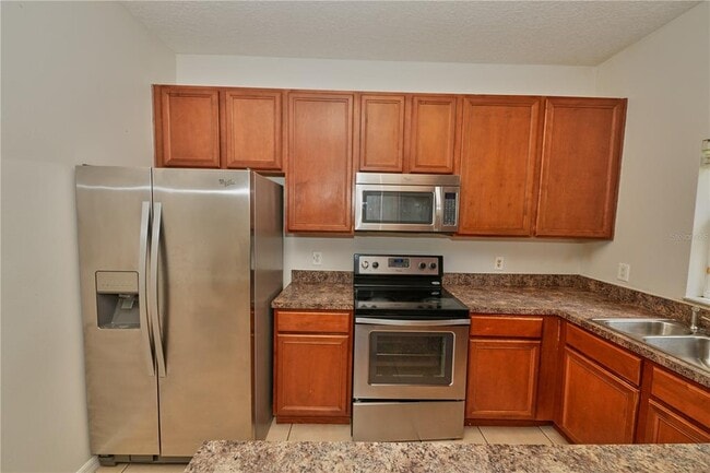 Building Photo - 2730 Retreat View Cir