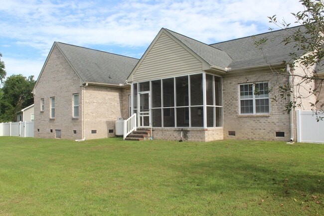 Building Photo - 205 Stillwater Creek Dr