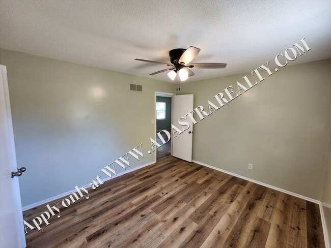 Building Photo - Nice Updated 2 Bed 1.5 Bath Duplex in Base...