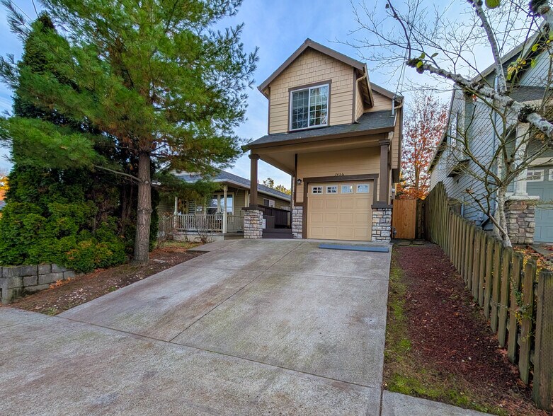 Primary Photo - 2436 N Kilpatrick St