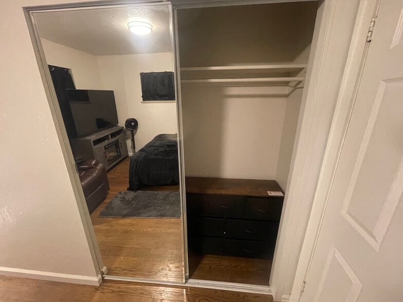 Building Photo - 2528 14th Ave Ct