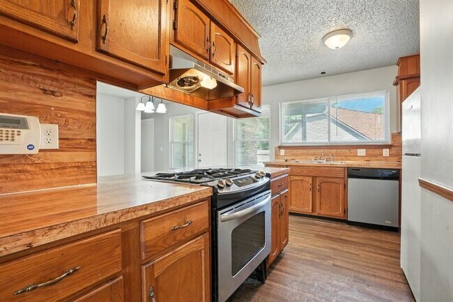 Building Photo - 2929 S 138th E Pl