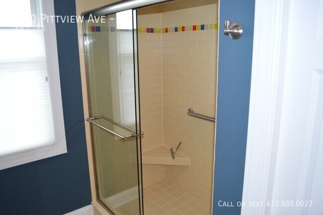 Building Photo - 2460 Pittview Ave