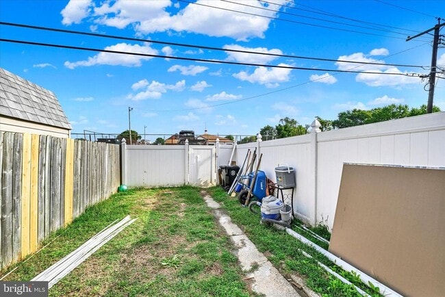 Building Photo - 7954 Kavanagh Rd