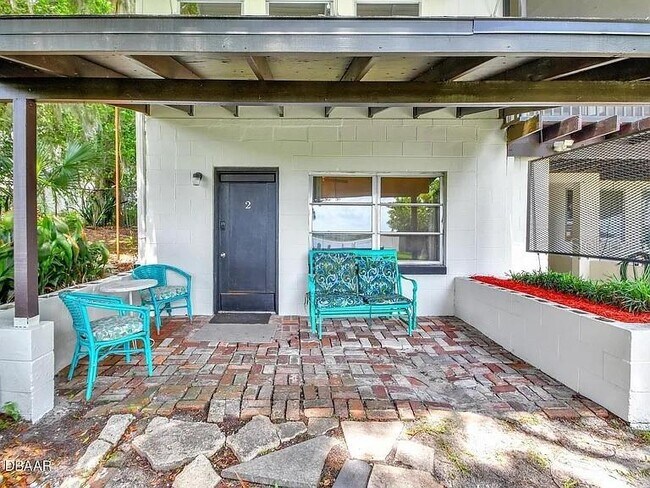 Building Photo - 311 N Blue Lake Terrace