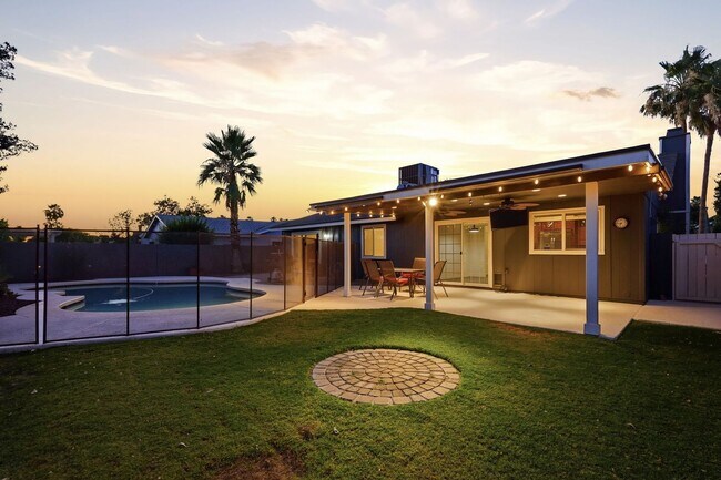 Building Photo - 4 Bed Home in Scottsdale Quarter!!