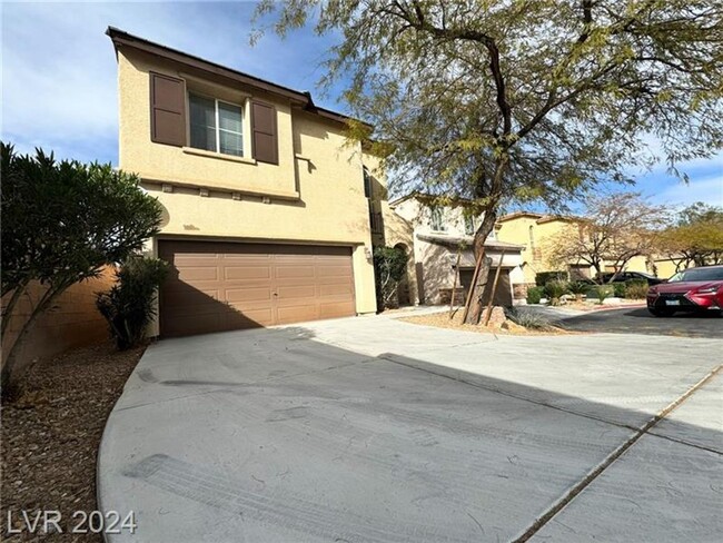 Building Photo - 9’ Vaulted Ceiling Home in Culd-De-Sac loc...