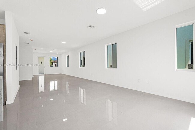 Building Photo - 22485 SW 125th Ave