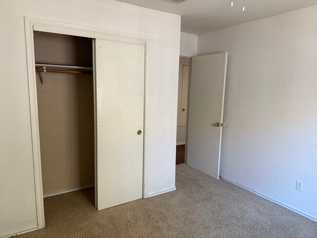 Building Photo - 4806 Silver Leaf Ct