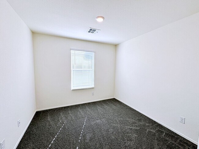 Building Photo - 1 MONTH FREE RENT* 3 BEDROOM TOWNHOUSE LOCATED IN INSPIRADA