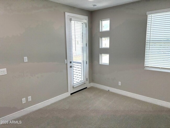 Building Photo - 1009 E Pasadena Ave