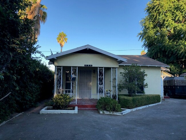 Building Photo - 516-516 N Olive Ave