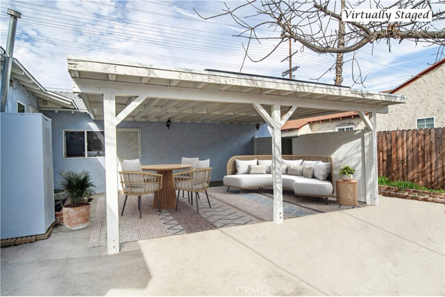 Building Photo - 21016 Saticoy St