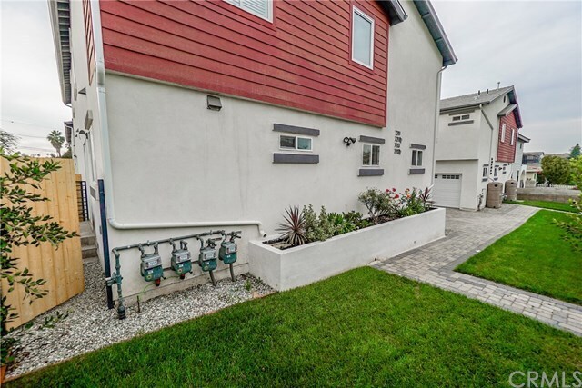 Building Photo - 7209 S La Cienega Blvd