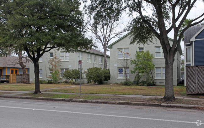 Primary Photo - Ev Tide Apartments