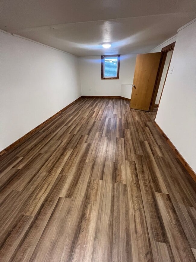 Building Photo - 20 W Melgaard Rd