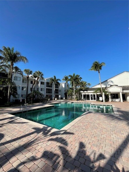 Building Photo - 5686 Rock Island Rd