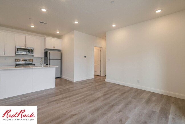 Building Photo - Spacious 3 Bedroom Unit in Desert Color With Pool & Lagoon Access