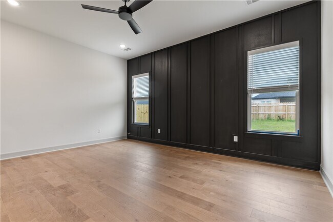 Building Photo - 1121 Whistler St