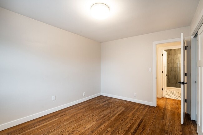 Interior Photo - 2600 E Kenwood Blvd