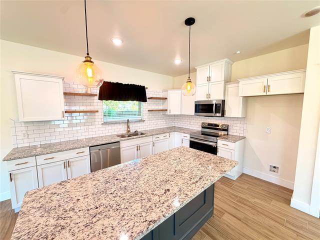 Building Photo - 1720 Lloyd Ave