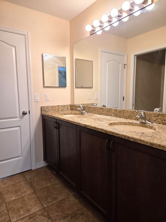 Building Photo - Adjacent to Waterfront Park