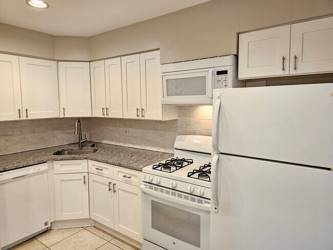 Building Photo - 12 Parkside Ct