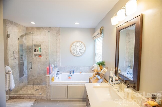 Building Photo - 615 Circle Trace Rd