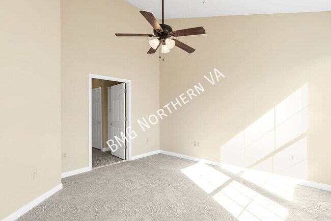 Building Photo - 801 S Greenbrier St