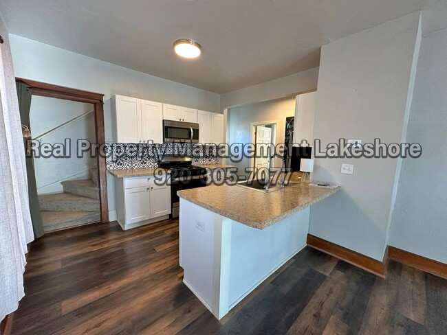 Building Photo - Updated 2 Bedroom Home | Great Location