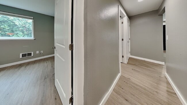 Building Photo - 1105 S Woodlawn St