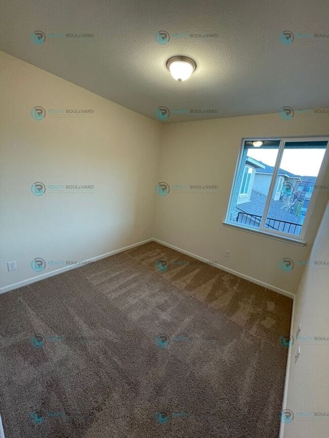 Building Photo - 3-Bedroom 2.5 Bathroom 2 car garage Condo in Carson City